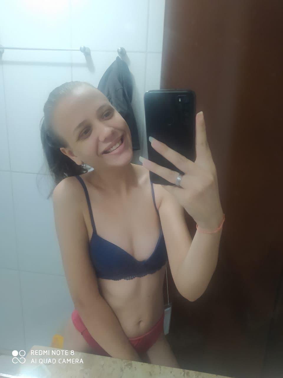 Corno quer saber oq acham da namoradinha cadela, xinguem bastante essa vadia