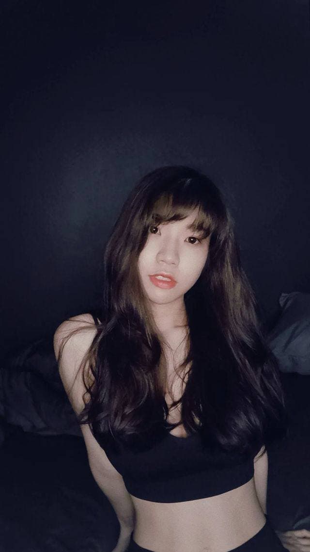 Sexy Big boobs Thai college babe shows her hot and busty body on Instagram