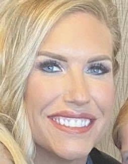 Blondie starts off shy about flashing then has no problem with some topless jump rope @ spring break