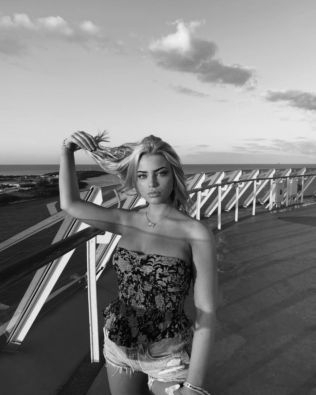 The perfect girl. hometown hottie with some hot ass nudes