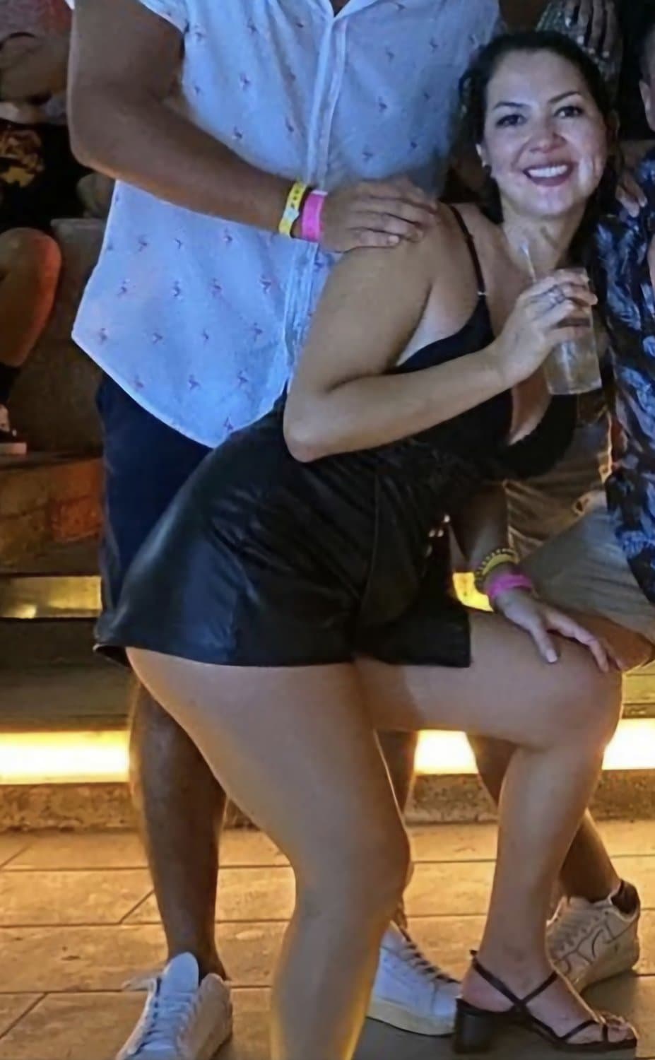 Hot Asian-latina with big boobs and amazing legs. Enjoy!