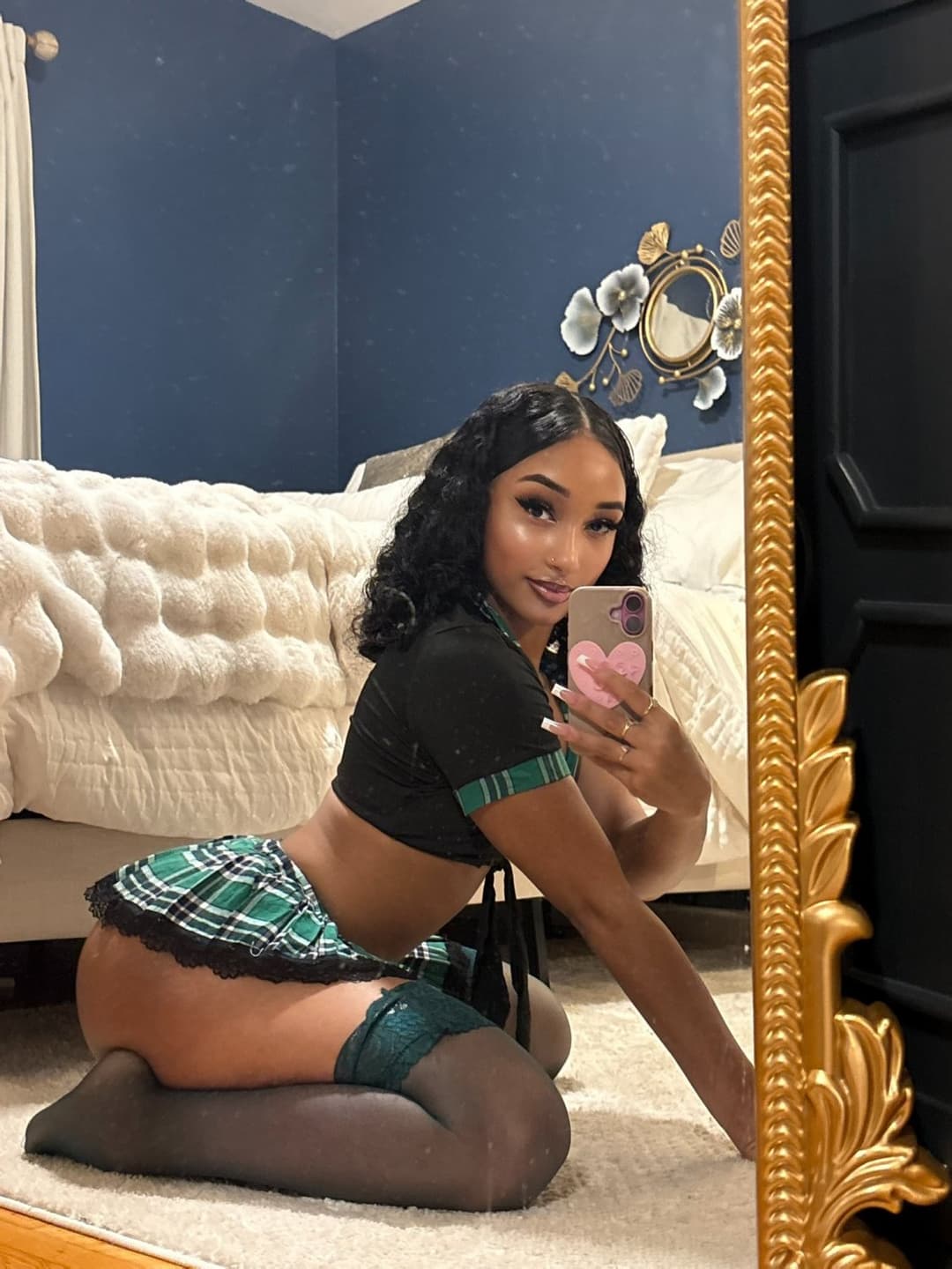 ?? She so damn sexy!!!