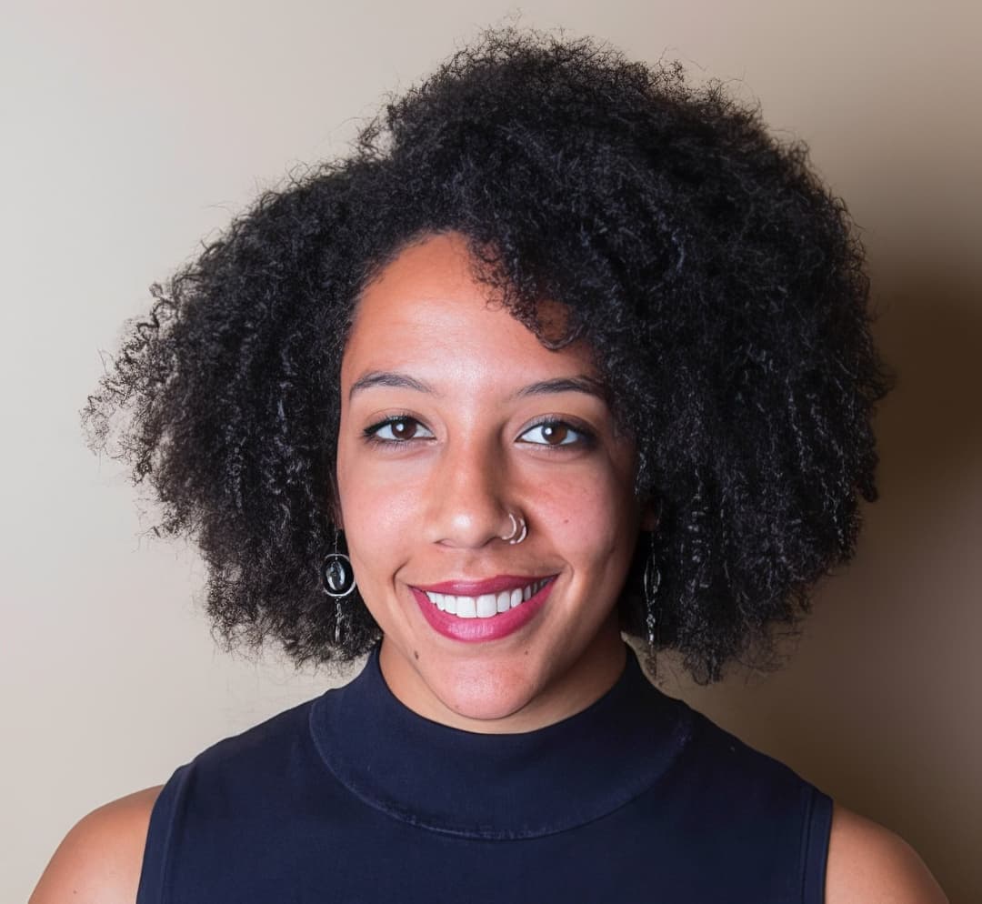 Cute slut Simone big tits