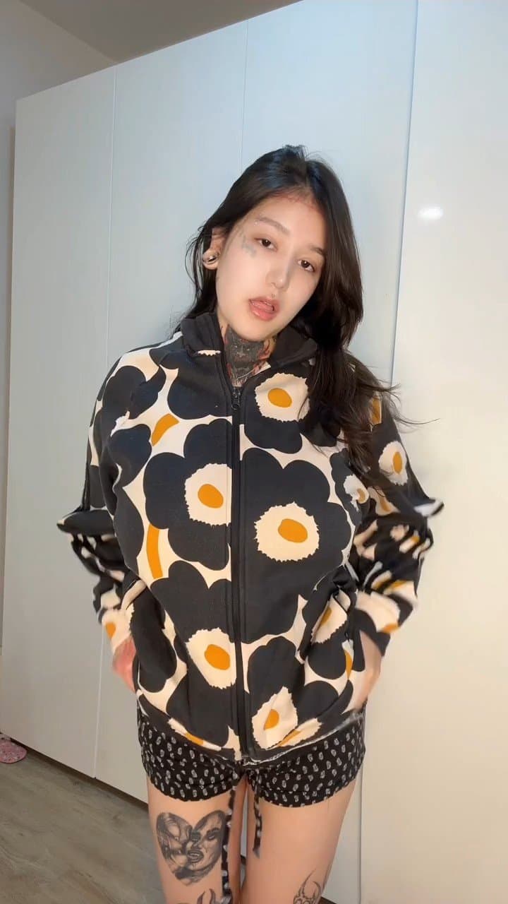 Ready to see me completely naked? All the juiciest stuff is on OnlyFans ??