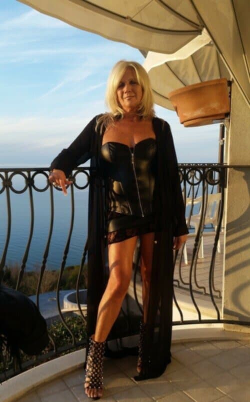 Vanessa moglie bionda