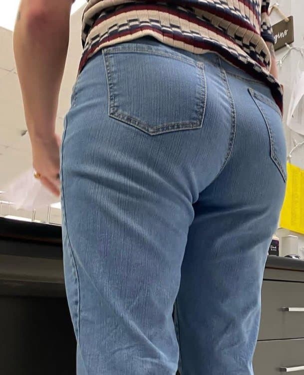 Sexy thicc ass teacher in jeans squatting & bending over