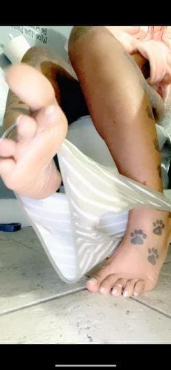 Mature ebony cougar pussy imprint panties milf mom pretty toes and feet tatted up FOUND IN HER PHONE