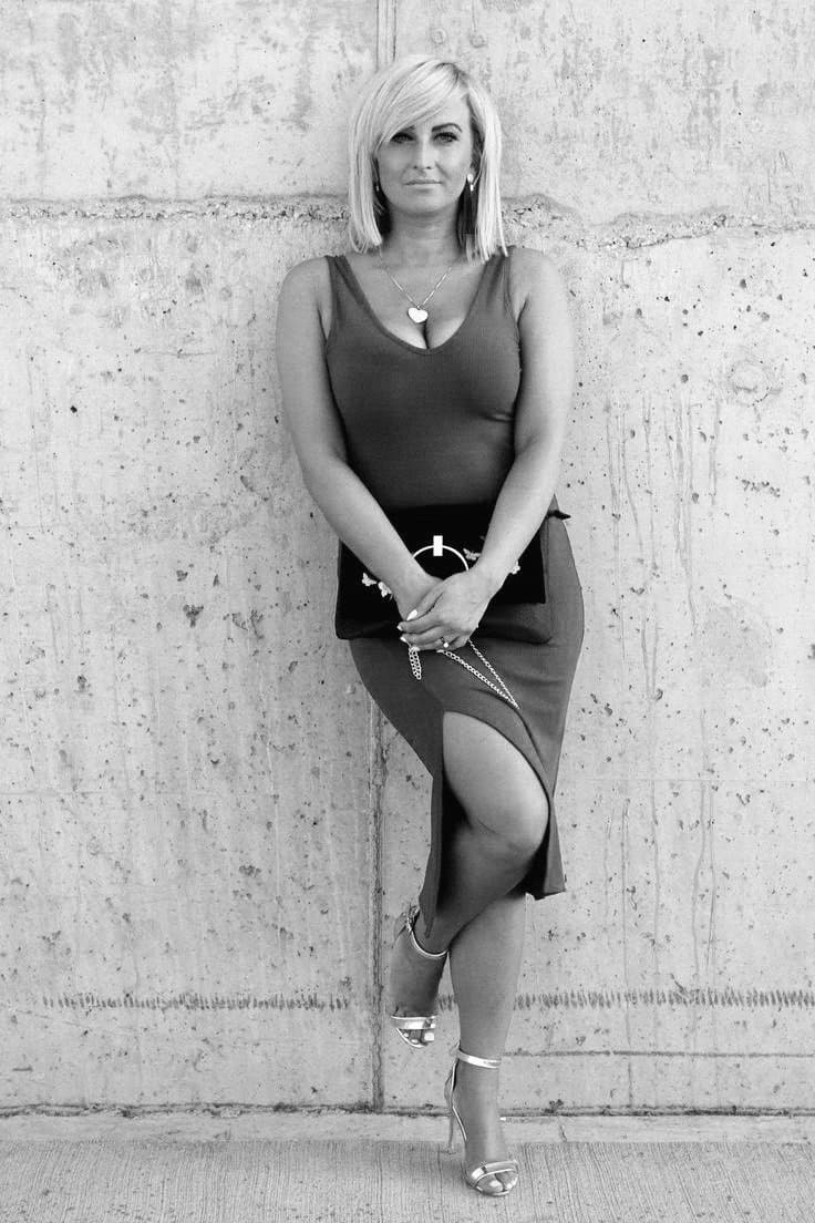 Moms in their 40s are so sexy no matter what they wear