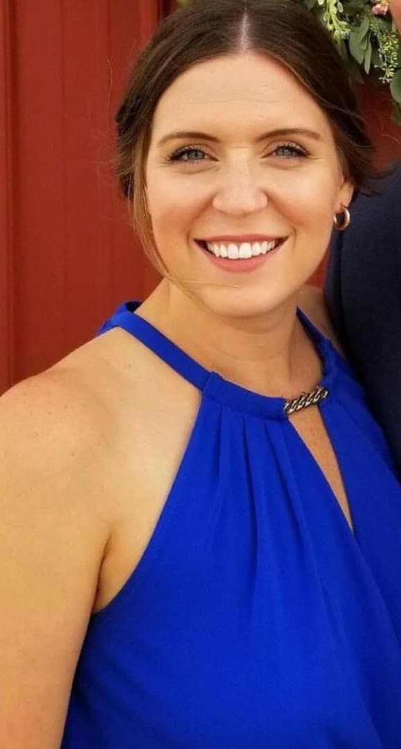 Sexy Burnette milf looking for excitement.