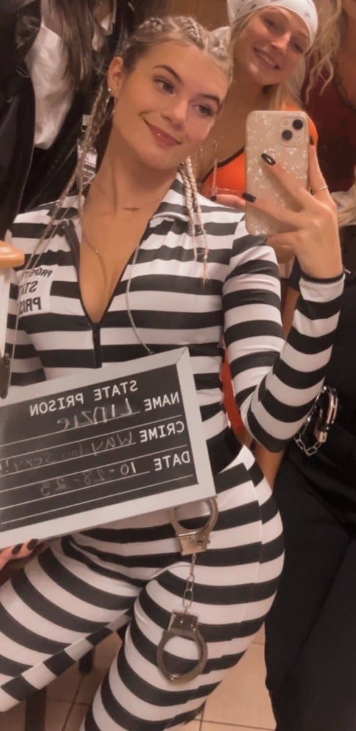 Linz is such a little hoe shaking that booty