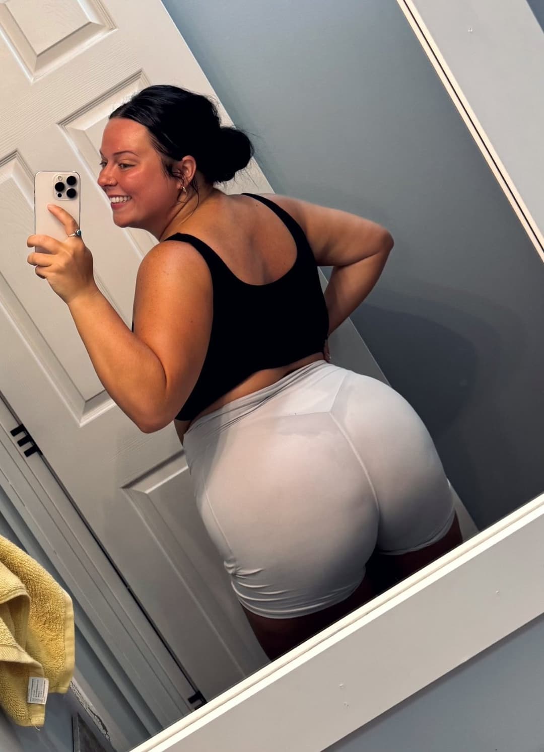 Click to view full size Ashlee (more of the Buttslut)