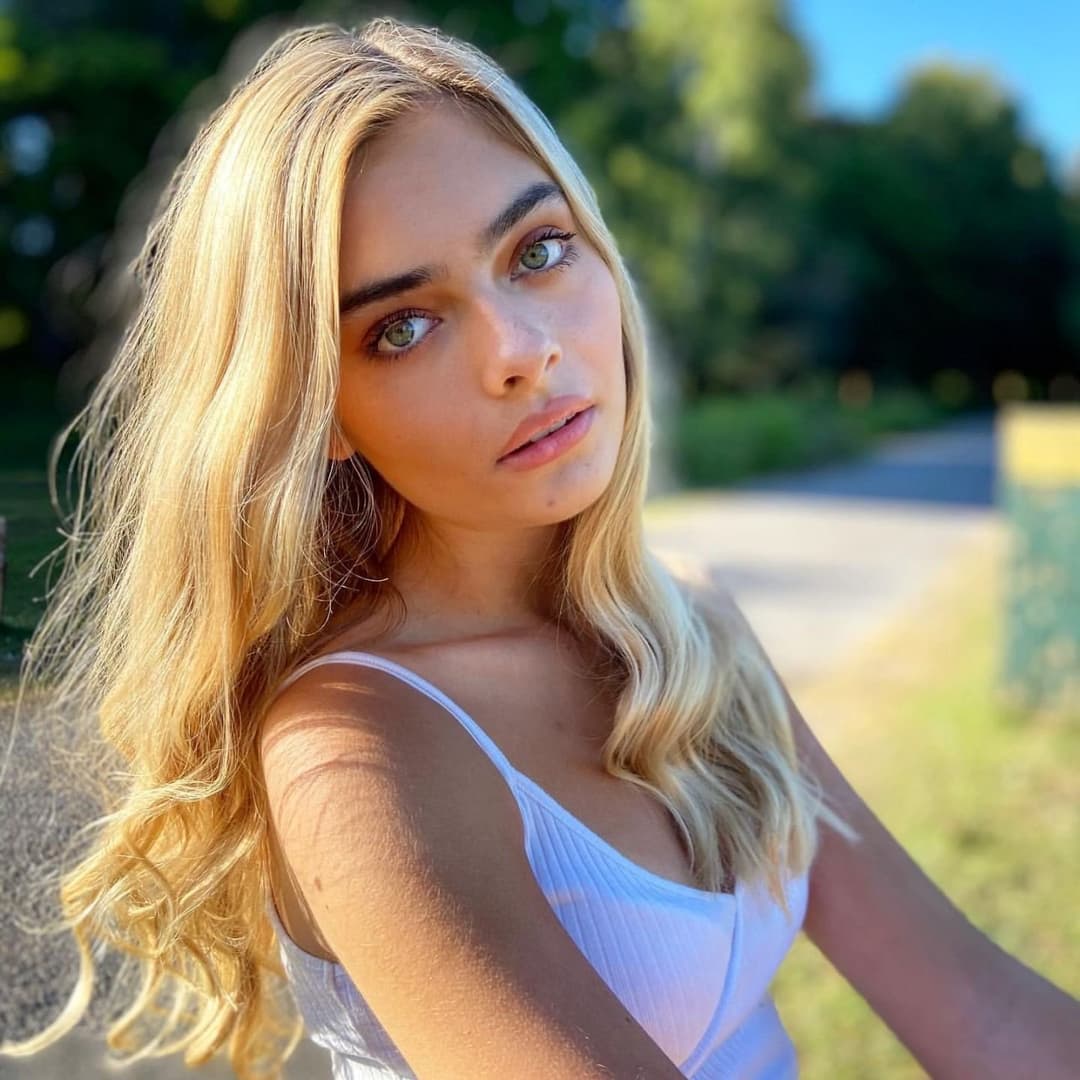 Harley Elise Chapman UK Model W/ clothes off