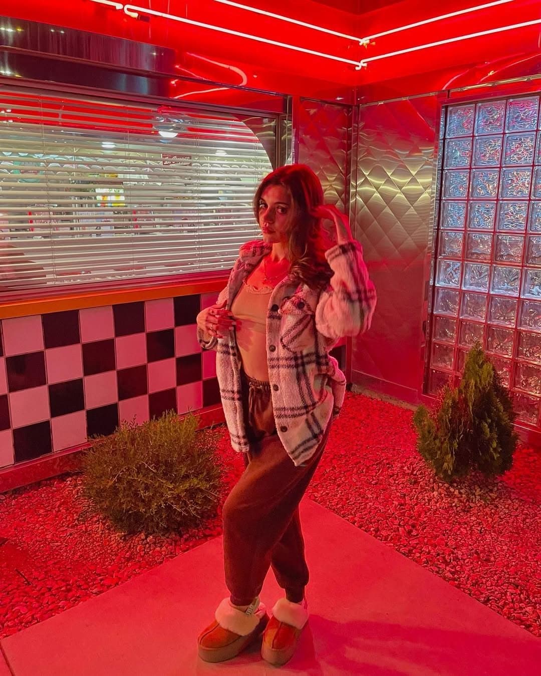 I want to impregnate my ex gf sister Jessi Kuntzelman @jessimariek shoe so sexy and has perfect feet