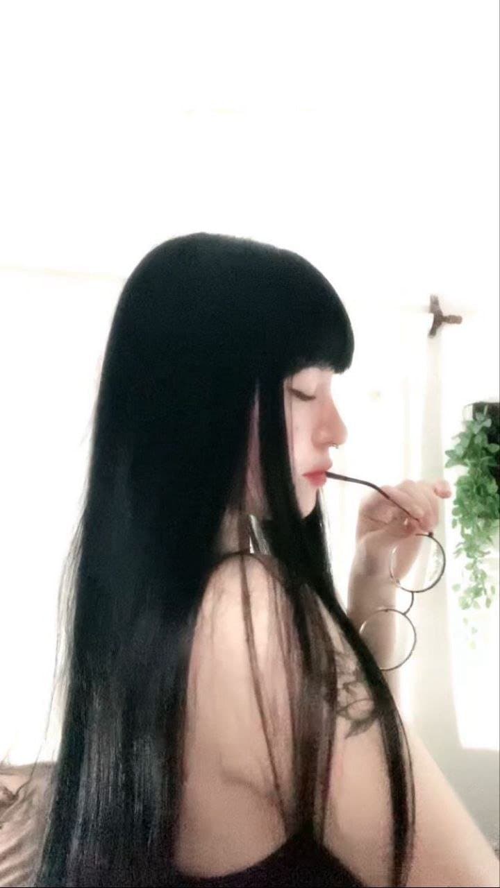 Cornudo con puta gótica culona