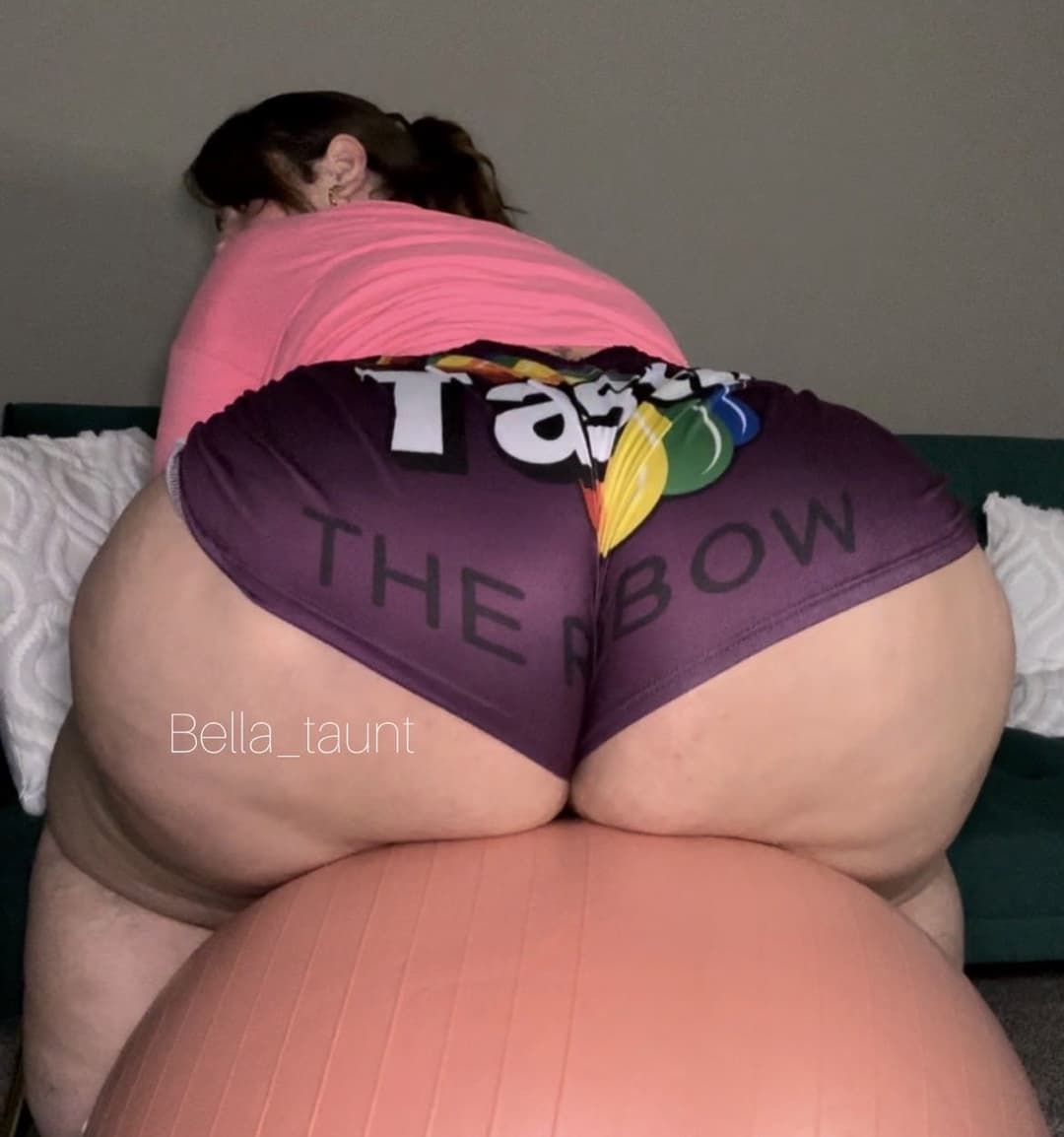 Click to view full size Phat ass white goon meat Bbw