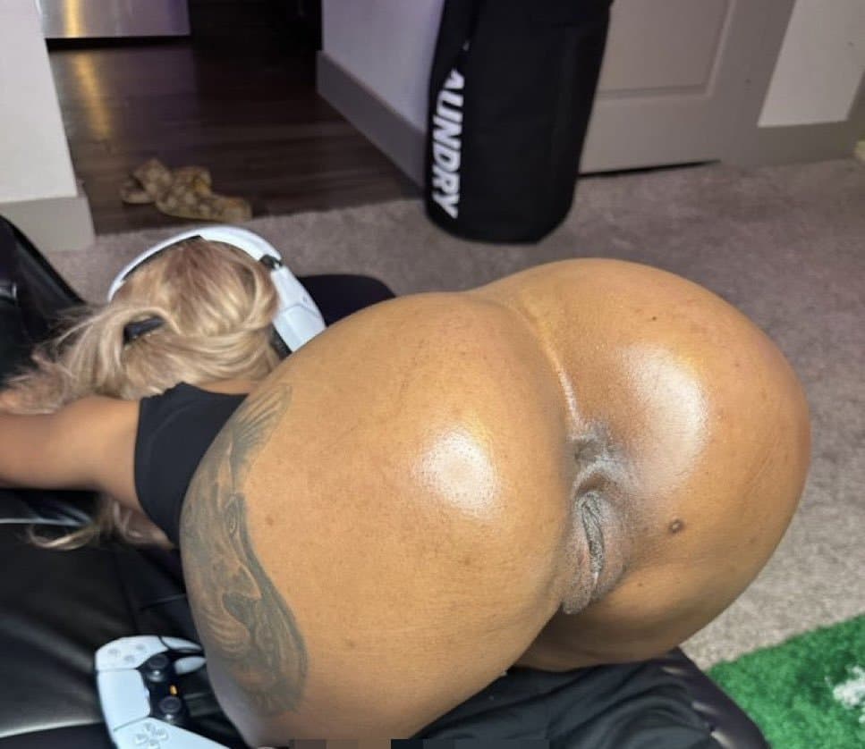 Ebony Phat pussy bent over