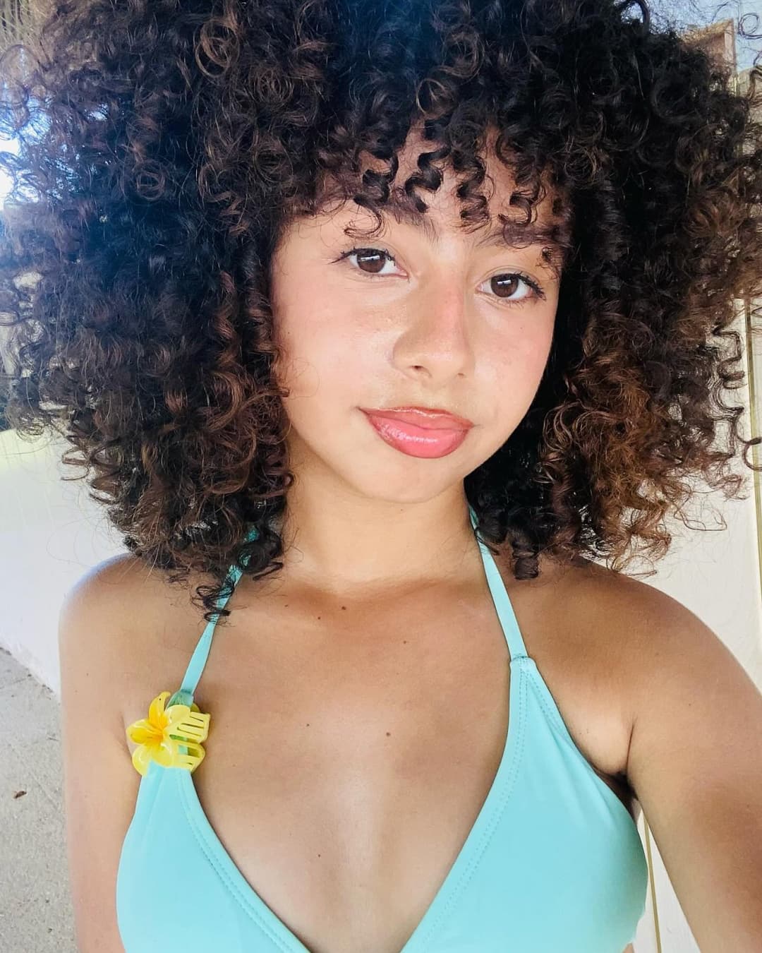 2 PUTAS MORENAS EN BIKINI (DIA 5) 1 DIA 1 PUTA HASTA ENCONTRAR A YADIRA