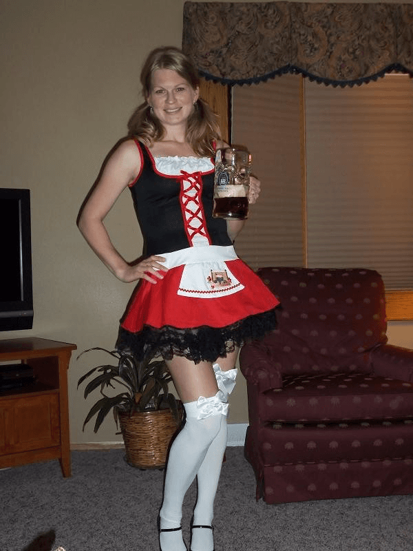 Click to view full size Cute strawberry blonde girlfriend loves big gooey cum facials