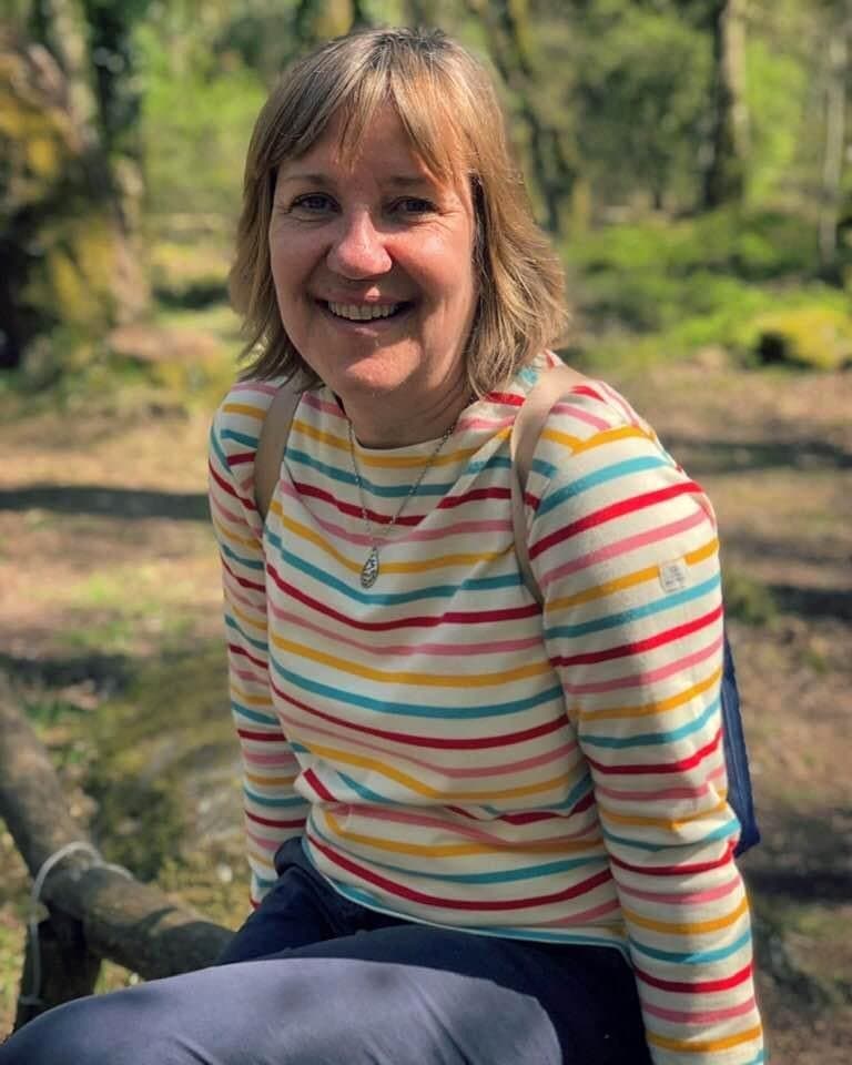 Susie from the UK shows us her tits and hairy old cunt