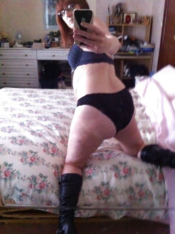 UK MILF Stevie’s Selfies