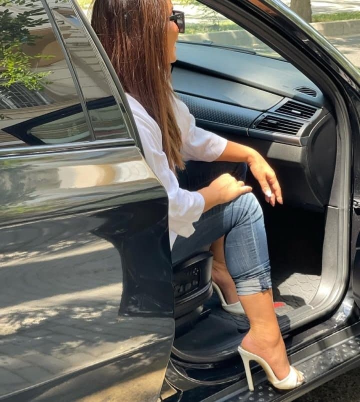 Sexy glamour feet pedicure milf