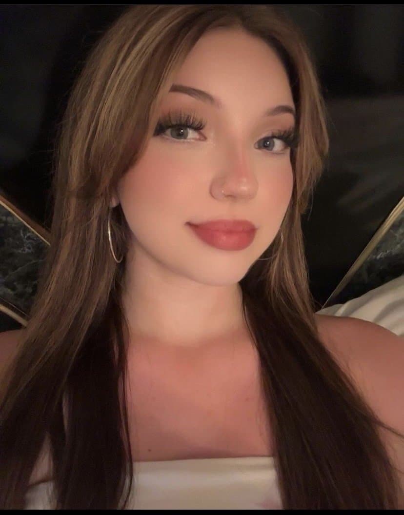 Snowbunny bitch Cat only lets black clap those big buttcheeks