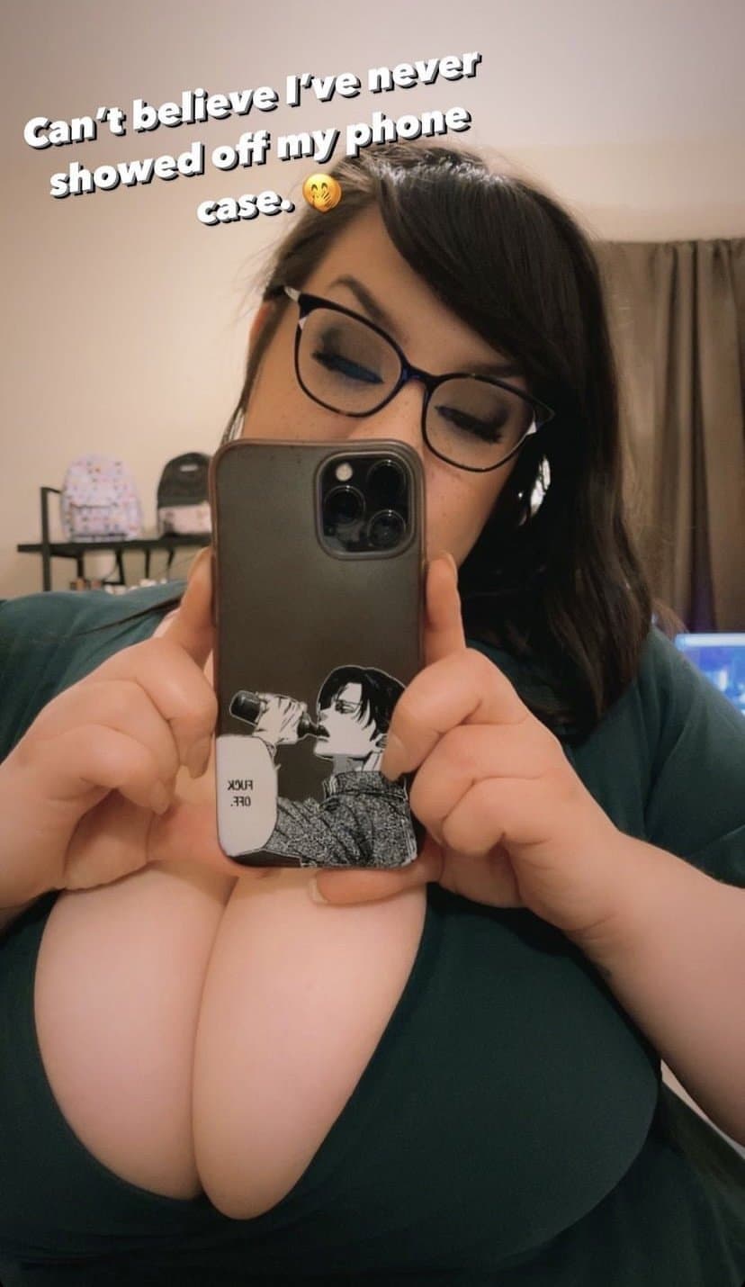 Just wanna bust all over them big tittys