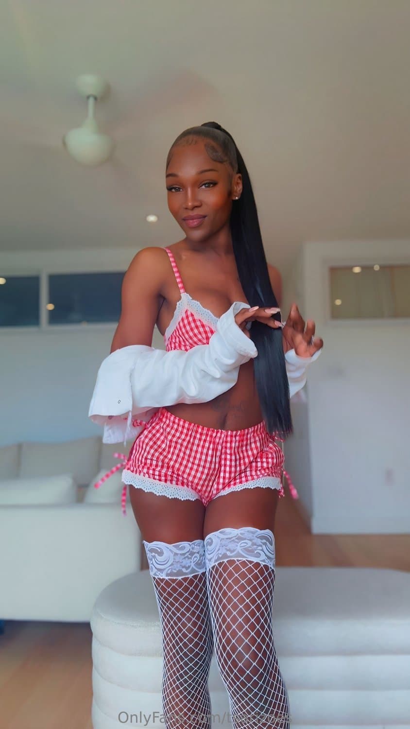 Ari Zoes Monster BBC Trans Gets Dick Sucked ?? (Trans Fucking Guy, Solo, Threesome, Cumshot)