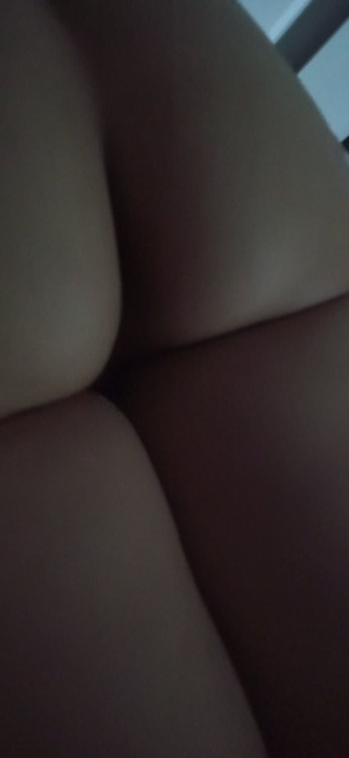 prima dormiu pelada e de porta aberta