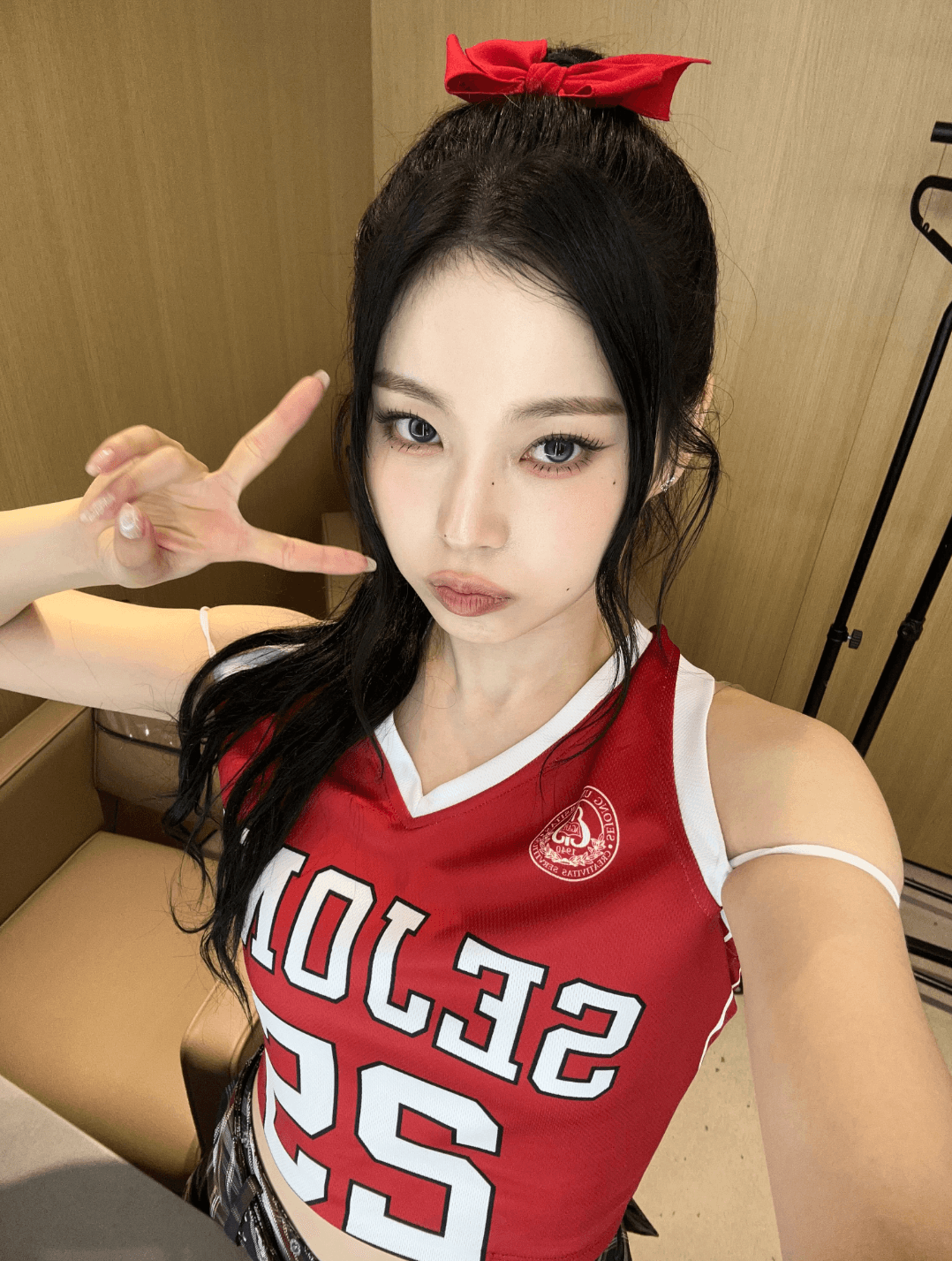 Kyujin nmixx. Come on guys! Leave your empty balls for this kitten face that screams for cum