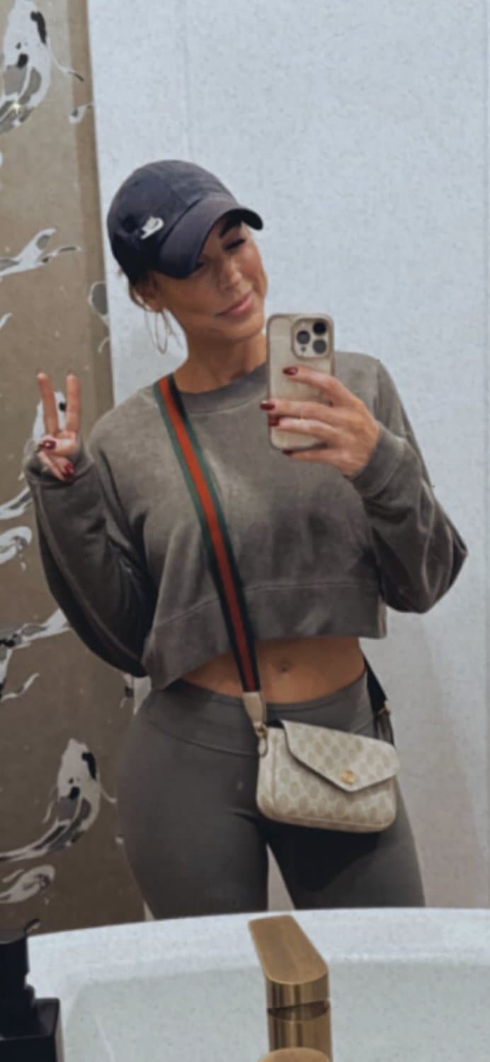 Click to view full size Texas milf Robyn Fields