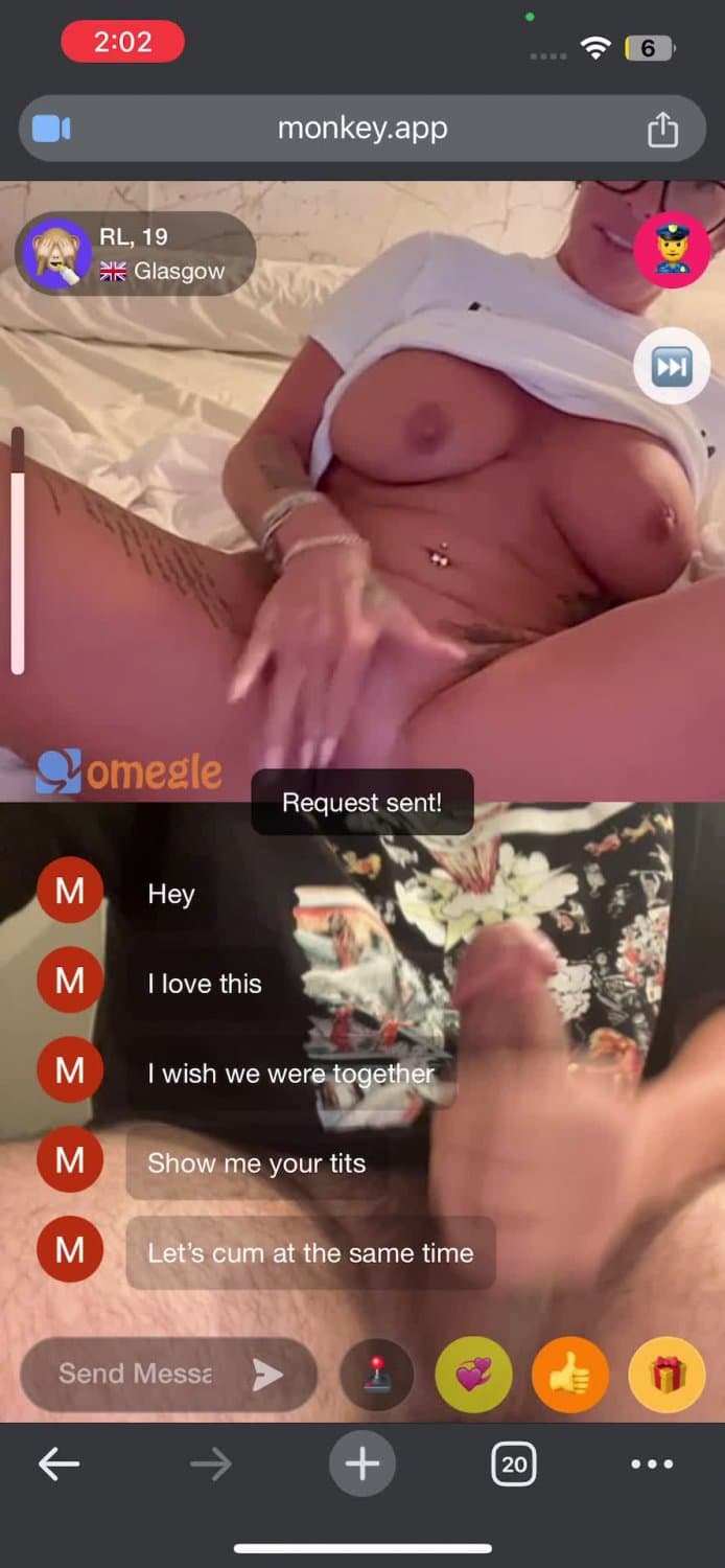 Horny milf on Omegle masterbates with me