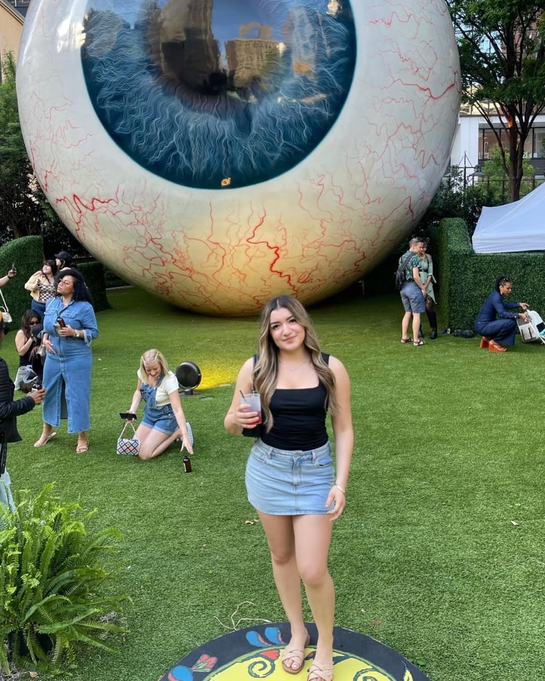 Tiny guy gets fucked - aShemaletube.com_1