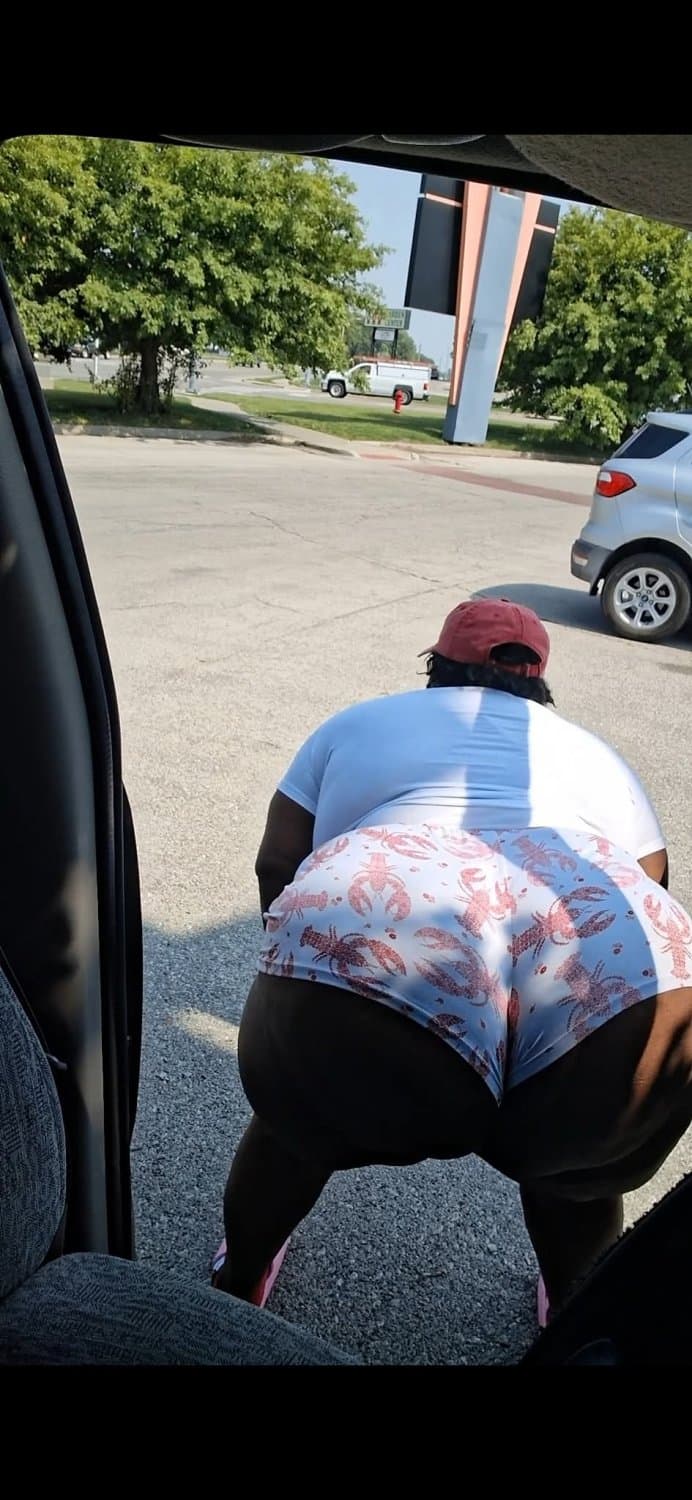 HUGE THICK MEGA EBONY BBW BUG OLE JUICY ASS BOOTY