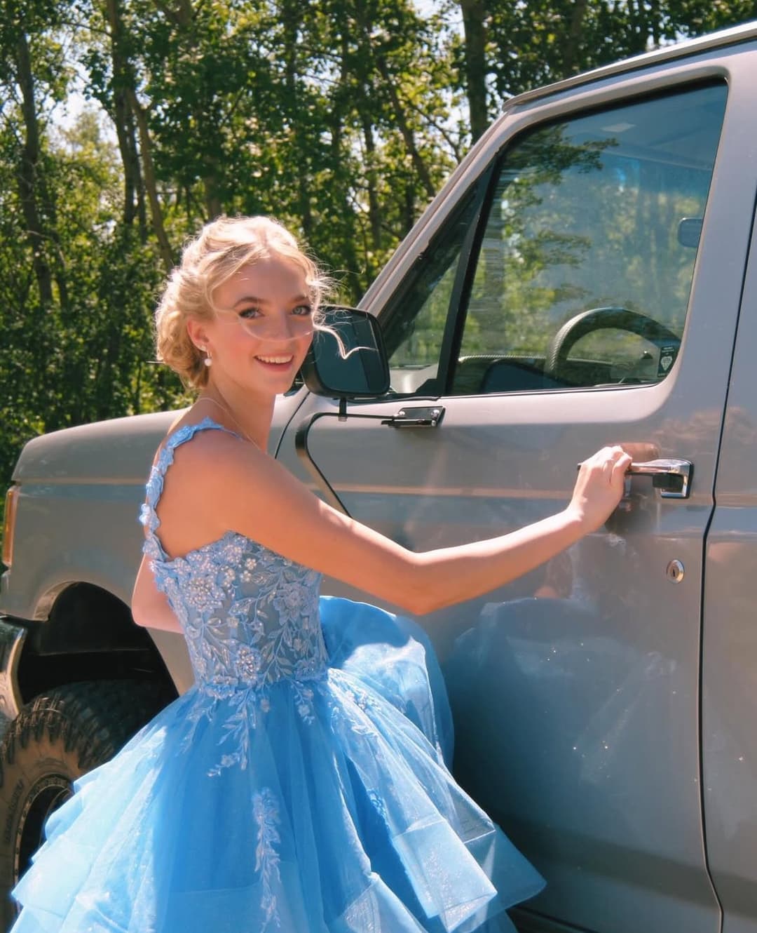 Click to view full size Yet another busty grad throwback