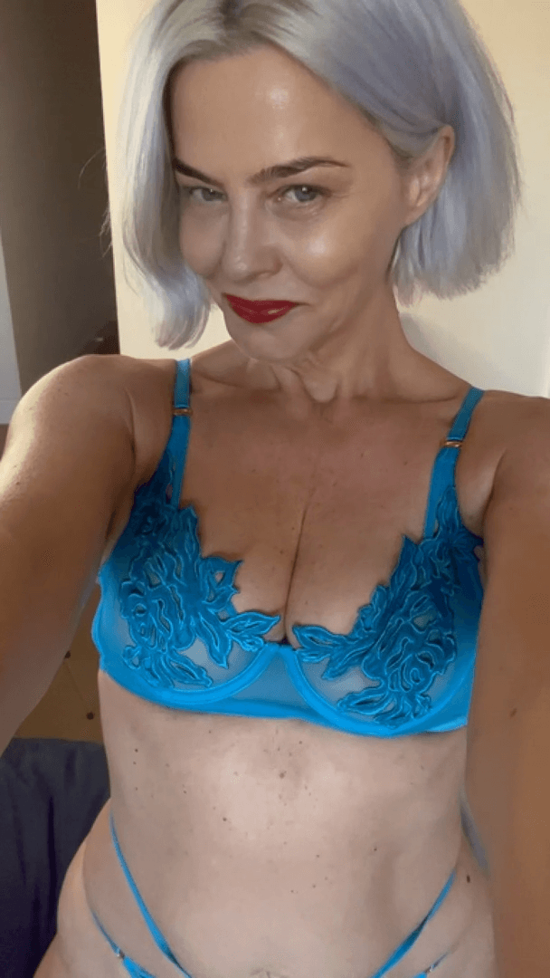 ARE YOU INTO MILFS WITH MY BODY TYPE?ARE YOU INTO MILFS WITH MY BODY TYPE?