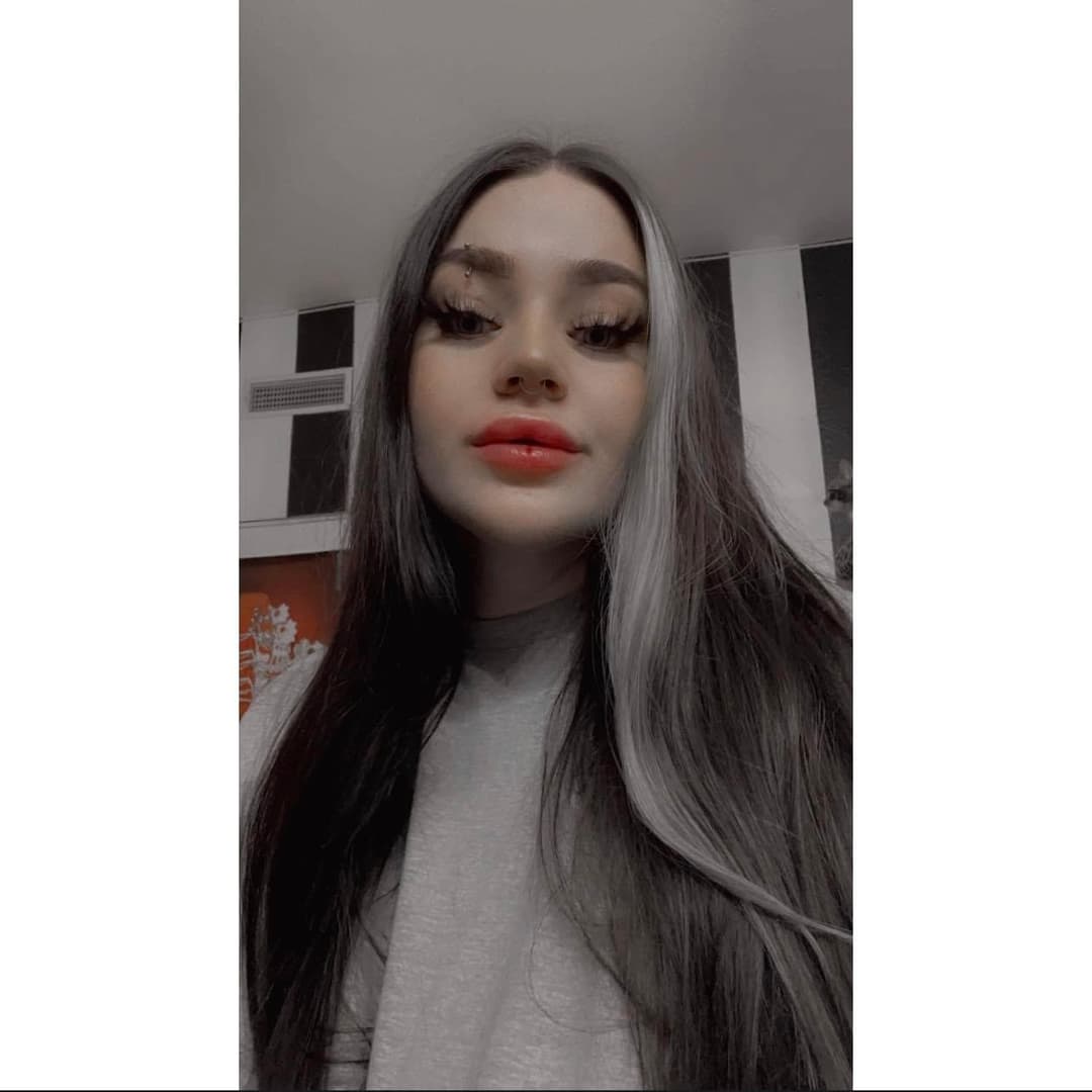 Goth Bimbo Teenager Mercedes