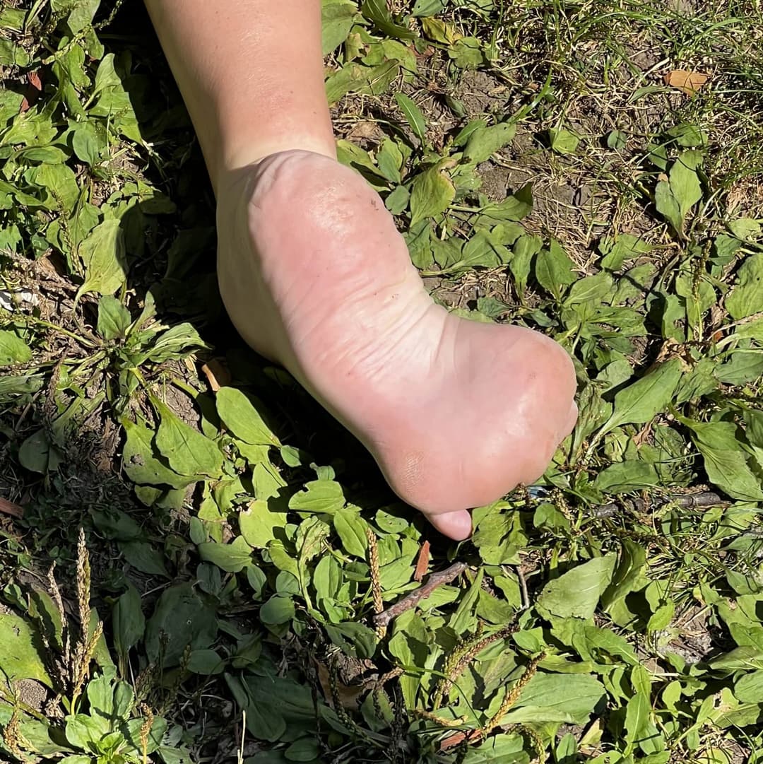 Click to view full size Step-moms archy feet