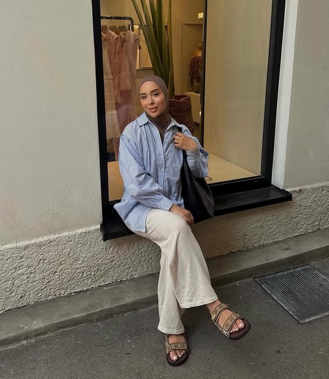 Arab hijabi girl with nice feet and soft boobs - hijab from austria