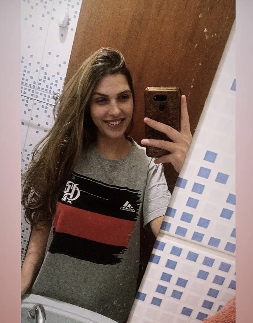 Novinha Traiu, gemeu gozou, mandou nudes e enganou o corno, engoliu o pau do playboy