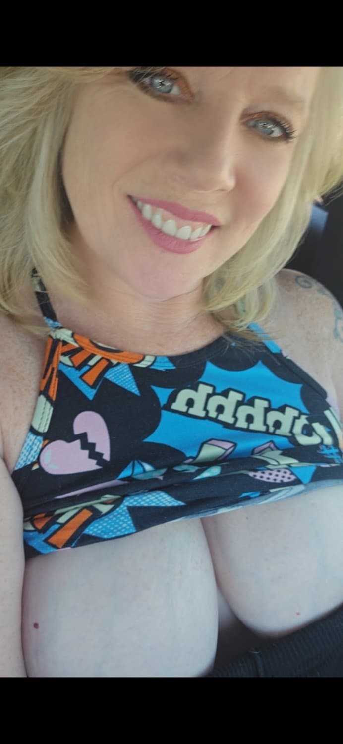 My First Nude Online Posts were on P Hub : here are some examples of my First Vids trying to be sexy