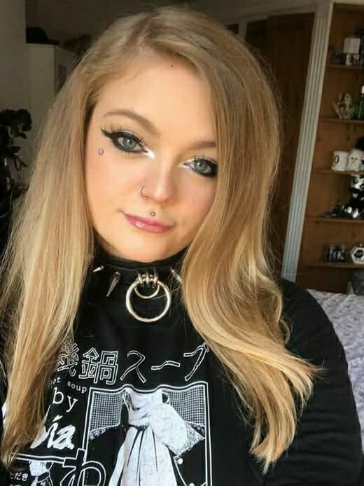 Holly 19 Slut with her Sextoys