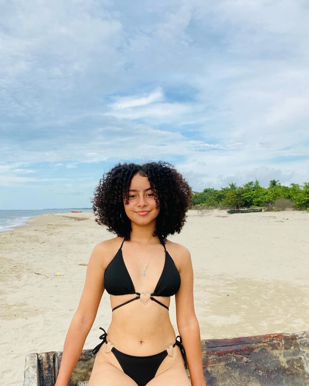 2 PUTAS MORENAS EN BIKINI (DIA 5) 1 DIA 1 PUTA HASTA ENCONTRAR A YADIRA