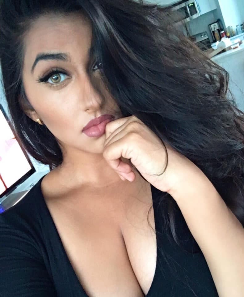 Click to view full size Thic Desi goddess