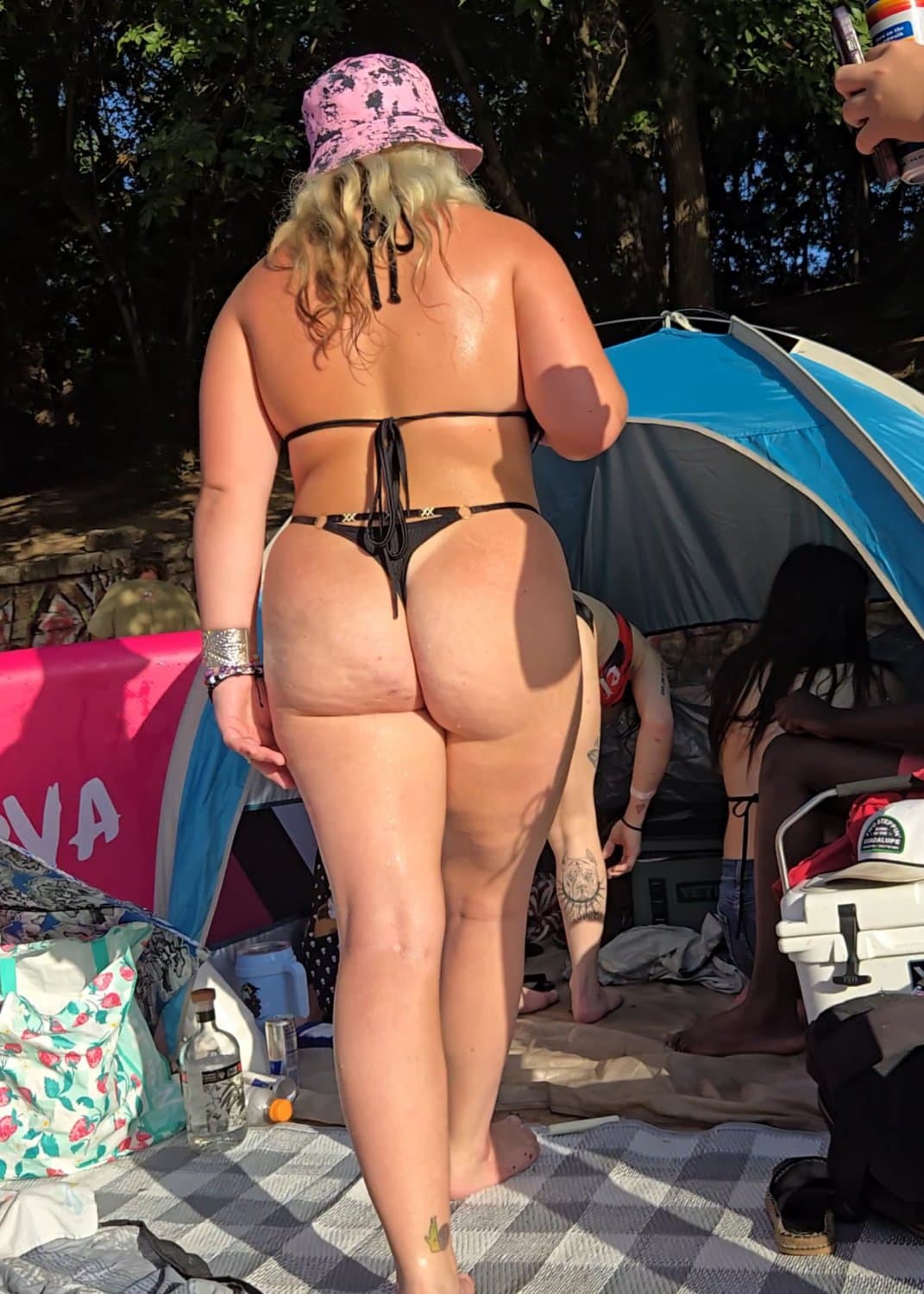 Down by the river. Babes found online. Which ass you choosing ?