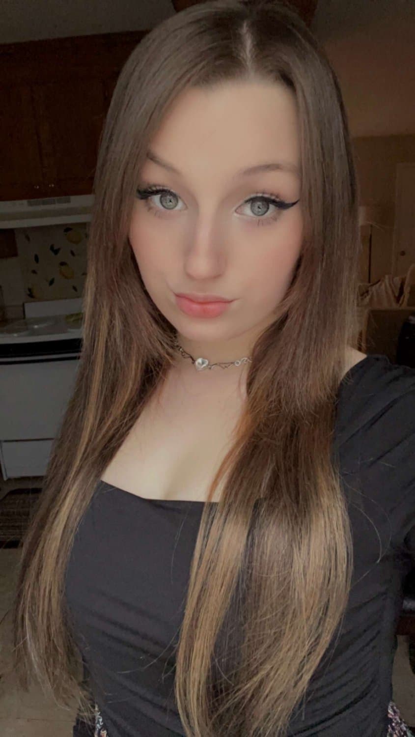 Click to view full size This horny 19 year old slut loves to fuck herself for older men