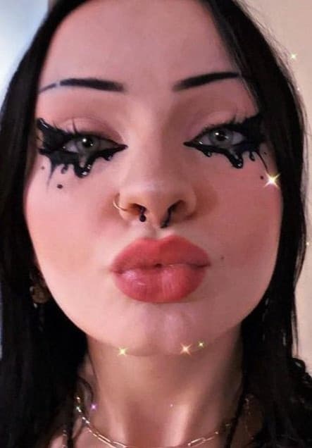 Emo gen z slut wants you to pump for her