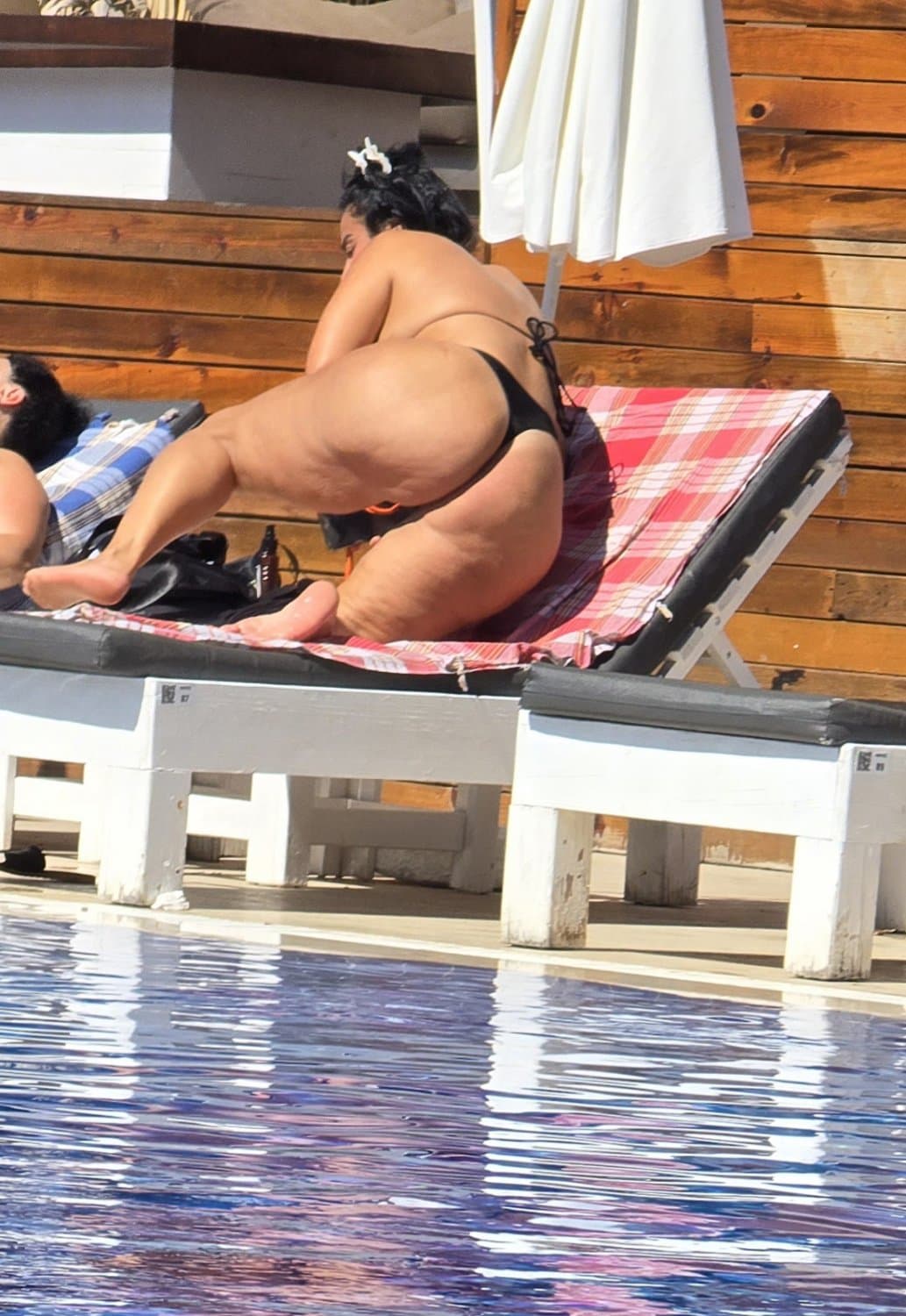 Pool side fat ass slut creepshots