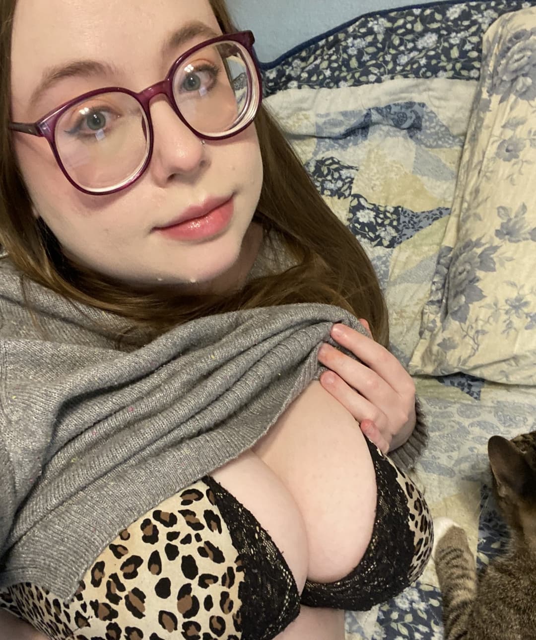 Click to view full size Requested 2nd time: Big titty chunky white girl wants you to bust on her tits??❤️