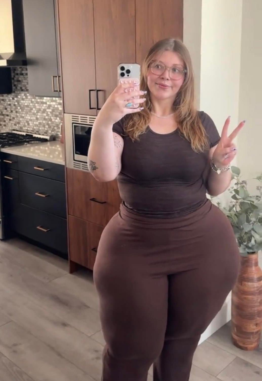Click to view full size MASSIVE HUGE ASS SSBBW